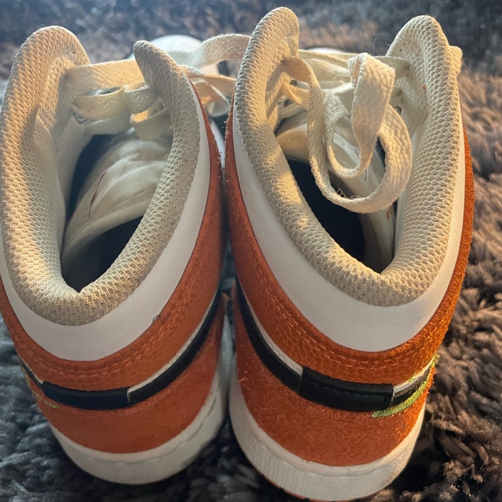 Air Jordan 1 Mid GS✨(LIMITED EDITION) - Picture 6 of 6